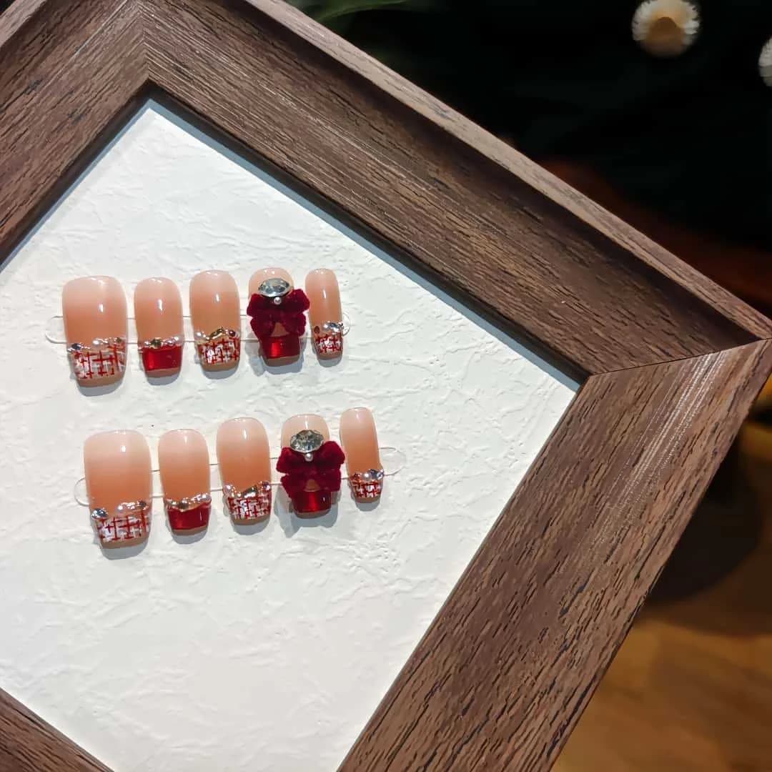 Móng Tay Giả Ngắn Dạng Coffin Họa Tiết Nhung Đỏ Nơ 30 Món