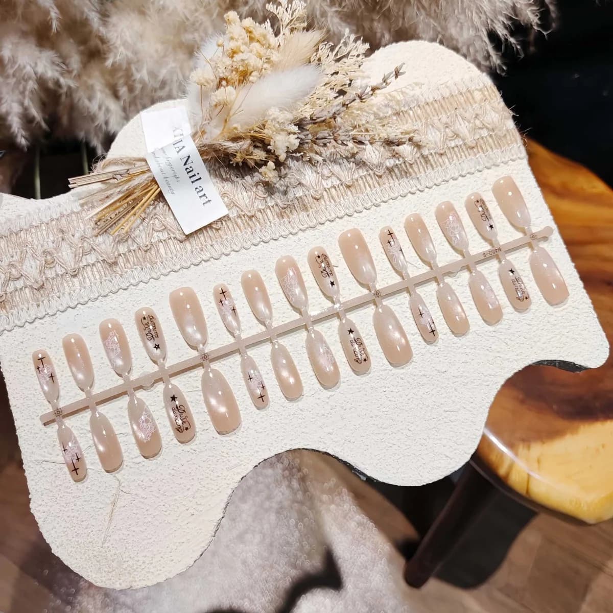 Móng Tay Giả Trắng Sữa Mắt Mèo, Dáng Oval, 30 Miếng