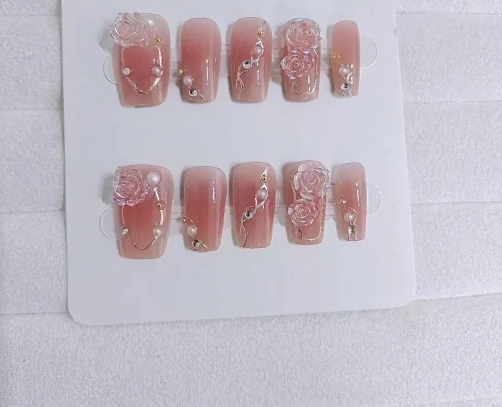 Bộ Móng Dán Sẵn Hoa Trà Vàng Thiết Kế Ngọt Ngào
