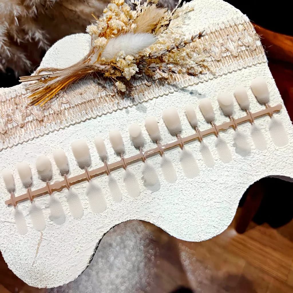 Móng Tay Dán Mắt Mèo Đen Đính Ngọc Trai và Đá Rhinestone