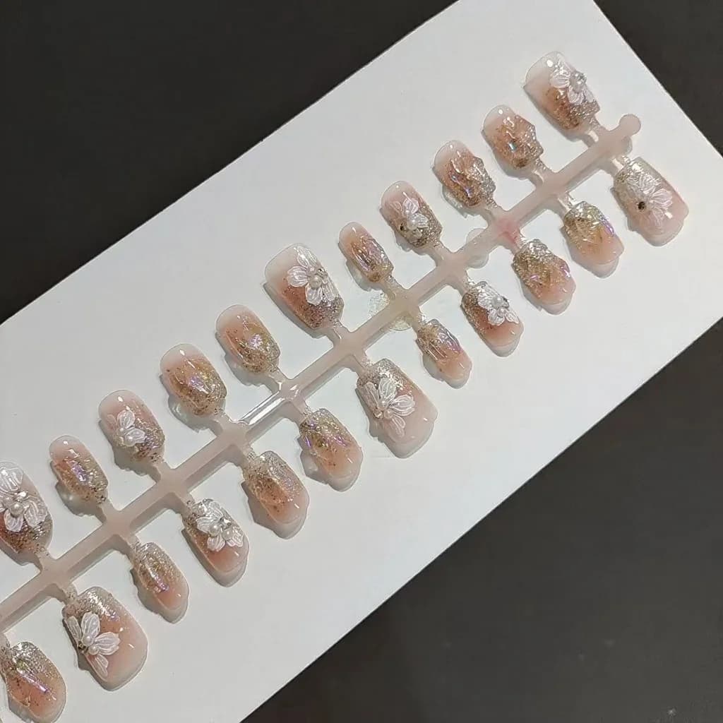 Móng Tay Giả Trang Trí Ngọc Trai Và Đá Quý, Form Vuông Ngắn Họa Tiết Hoa