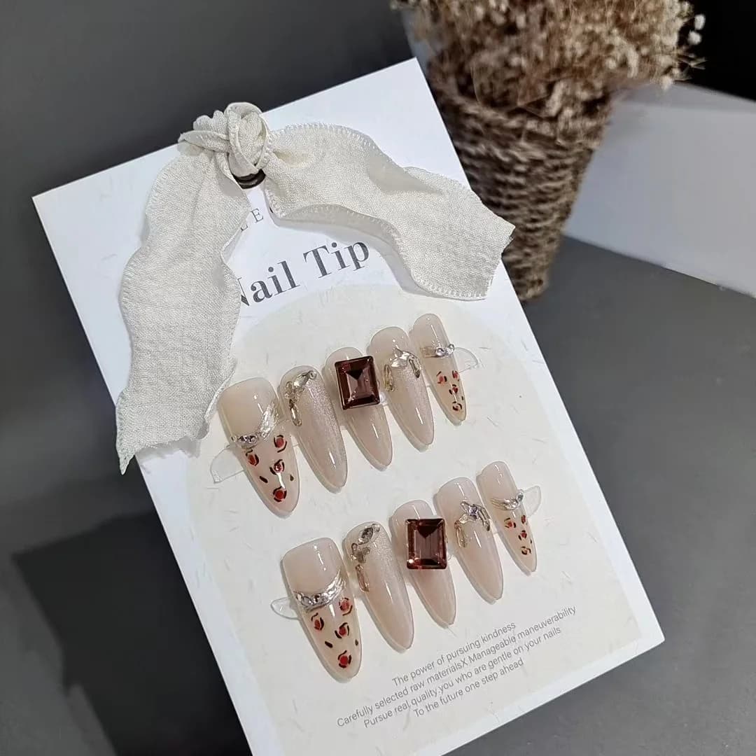 Móng Tay Đeo Sẵn Họa Tiết Báo Gắn Đá, Dáng Stiletto Dài