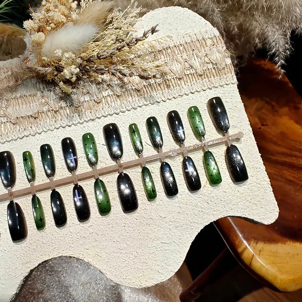 Móng Tay Đeo Sẵn Mắt Mèo Dáng Oval Trung Bình Phong Cách Ngọt Ngào Cá Tính