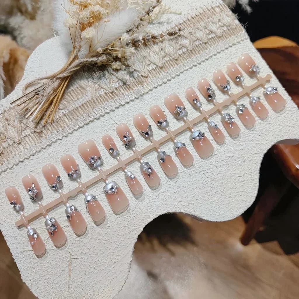 Móng Tay Đính Sẵn Đầu Móng Pháp Màu Xanh Với Ngọc Trai Và Đá Rhinestone