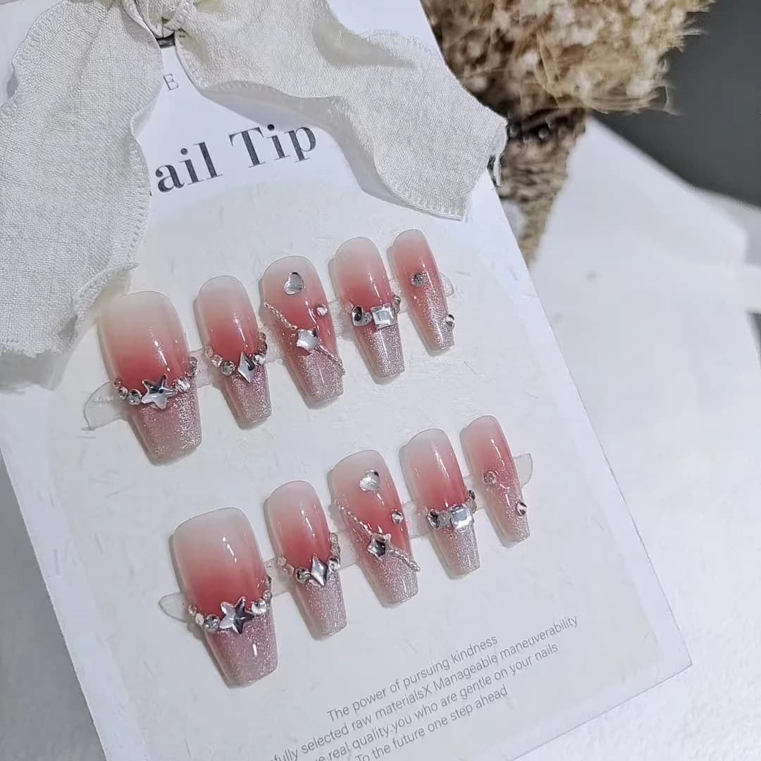Móng Dán Sẵn Họa Tiết Trái Tim Nhũ Bóng Dáng Coffin Trung