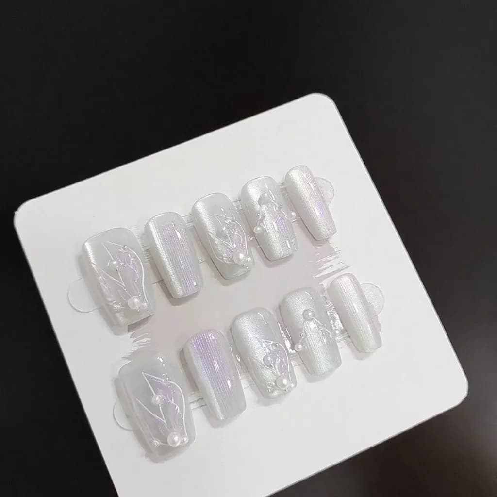 Móng Tay Đeo Sẵn Mắt Mèo Nàng Tiên Cá Bạc Trắng Gắn Ngọc Trai