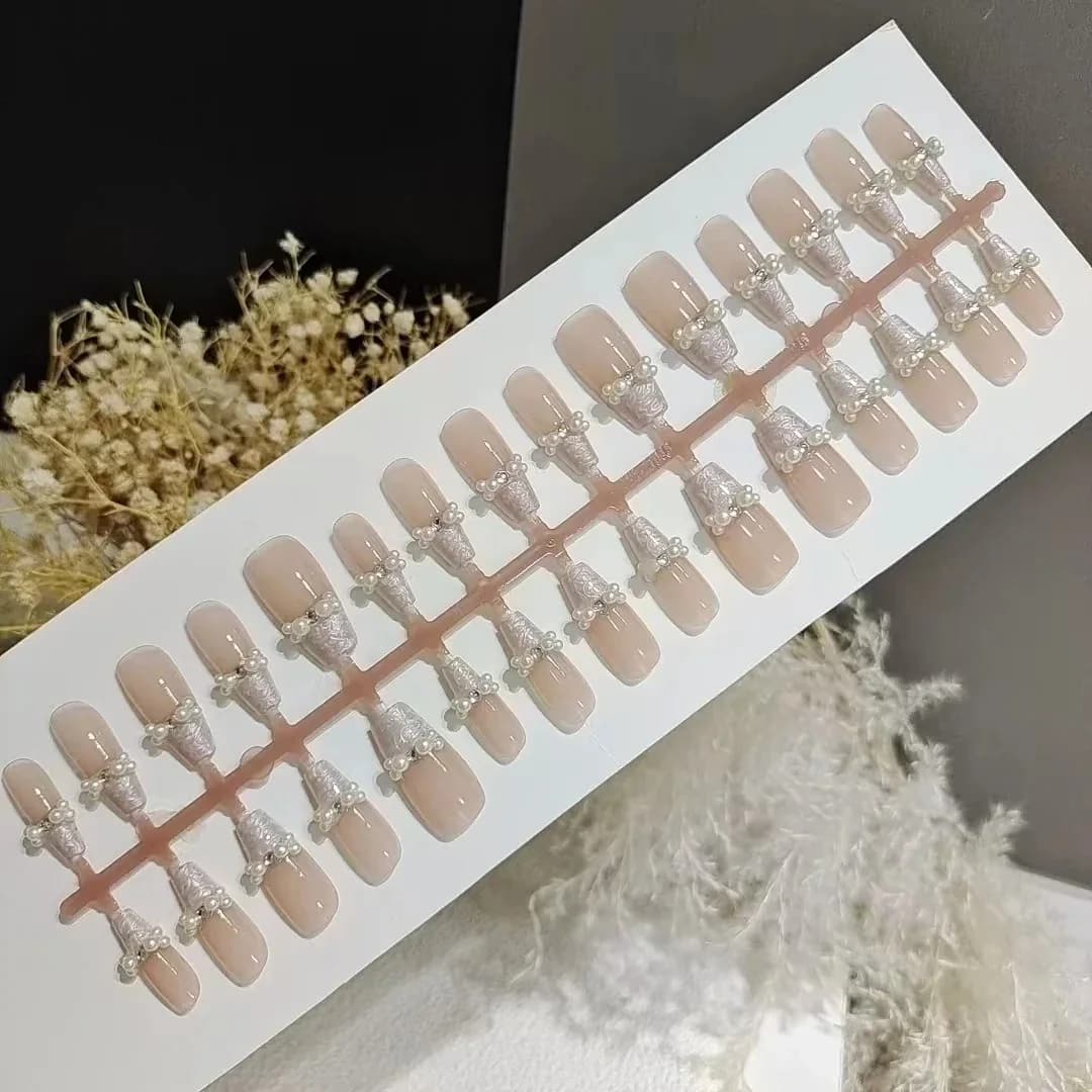 Bộ Móng Đắp Sẵn Màu Nude Khảm Ngọc Trai & Chỉ Xà Cừ
