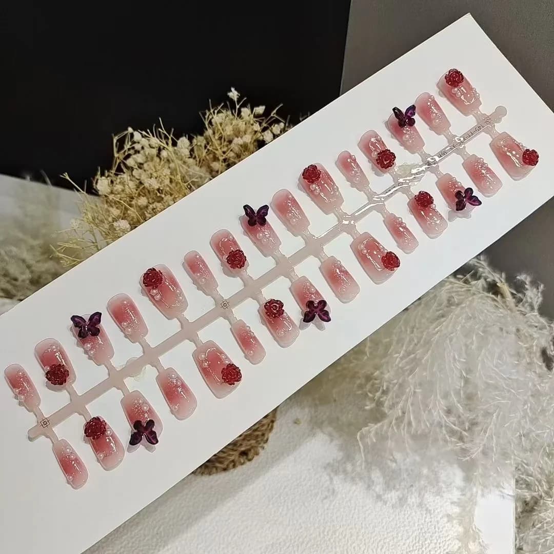 Móng tay dán ngắn hình quan tài, họa tiết hoa bướm, chuyển màu hồng mận (30 miếng)