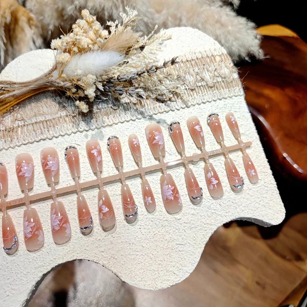 Móng Tay Đính Hoa Dài Gradient Phấn Hồng & Đá Quý