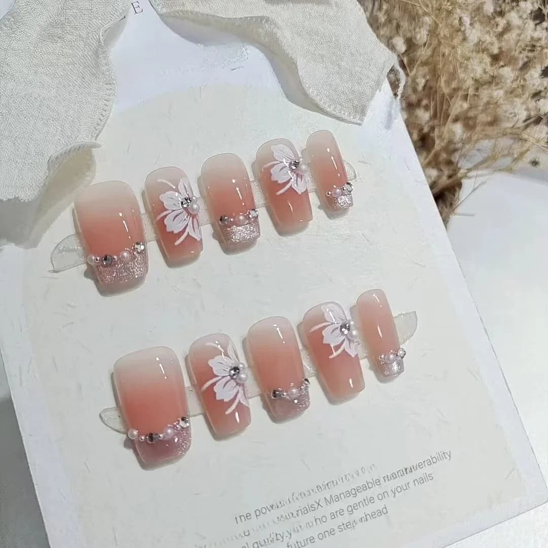 Móng Tay Dán Sẵn Mắt Mèo Hoa Ly Kèm Ngọc Trai Và Đá Quý