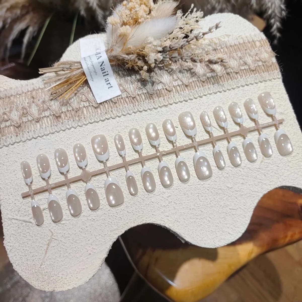 Móng Tay Đính Sẵn Mắt Mèo Pháp Trắng, Dạng Oval Ngắn, 30 Miếng