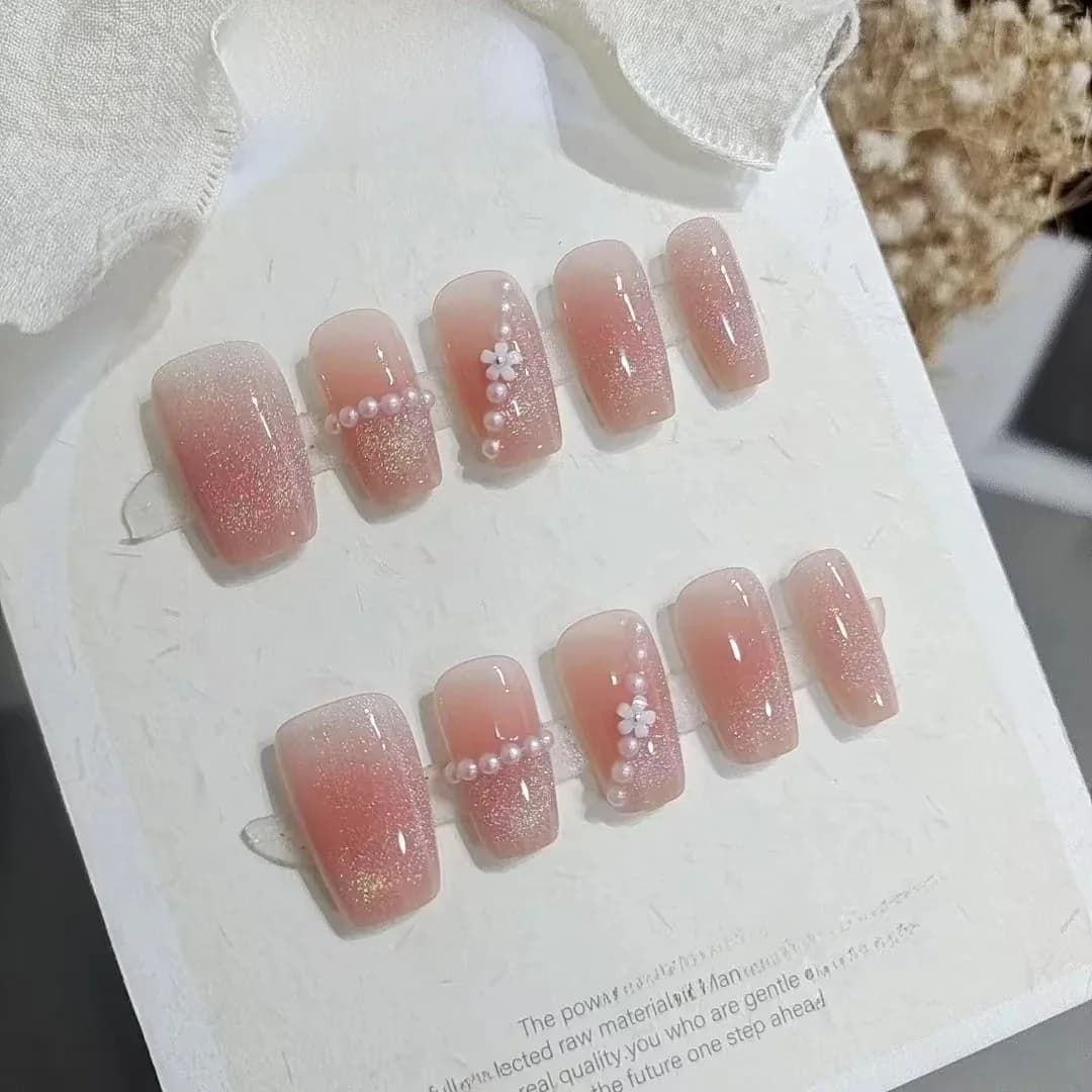 Móng tay giả ngắn hình thang với vòng cầu vồng và ngọc trai, bộ 10 chiếc