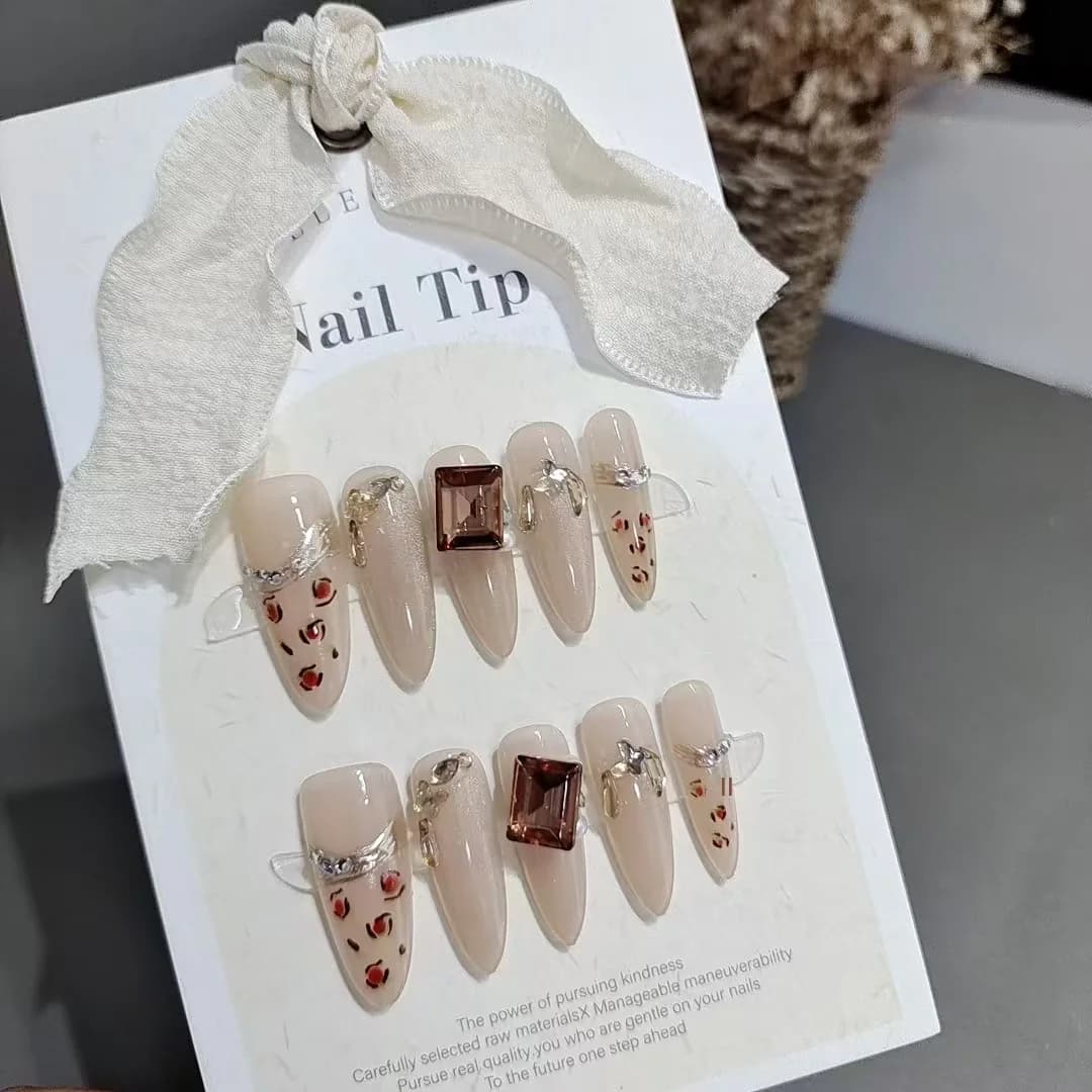 Móng Tay Đeo Sẵn Họa Tiết Báo Gắn Đá, Dáng Stiletto Dài
