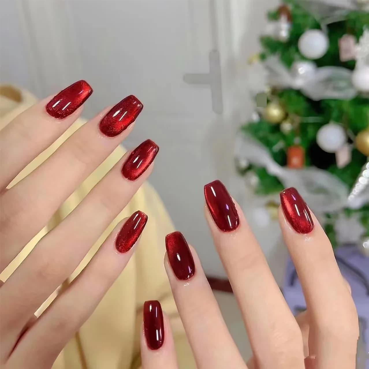 Móng Tay Đính Sẵn Mắt Mèo Đỏ Dáng Coffin Ngắn Và Trung Bình