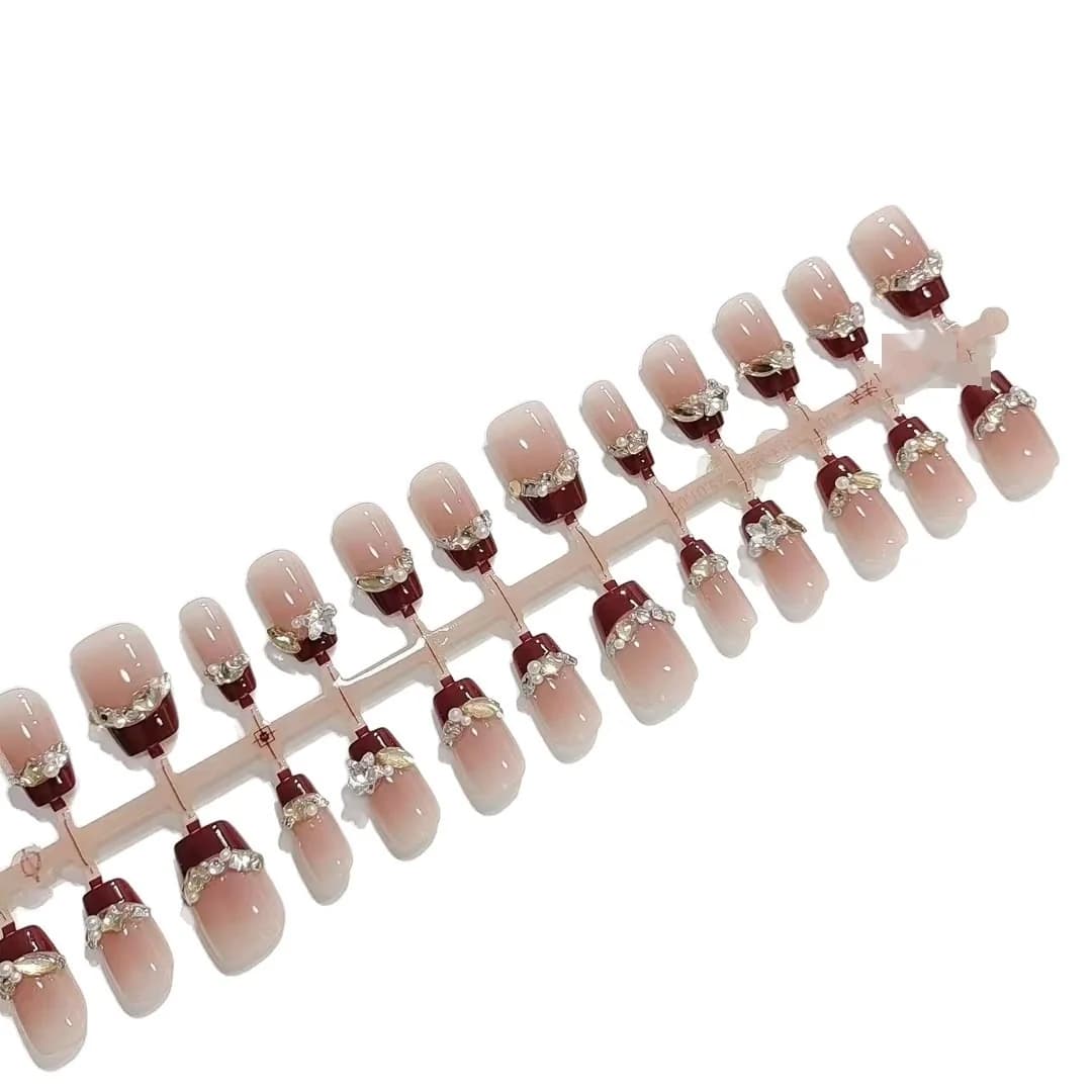 Móng tay giả ngắn vuông đầu Pháp đính đá pha lê hình sao