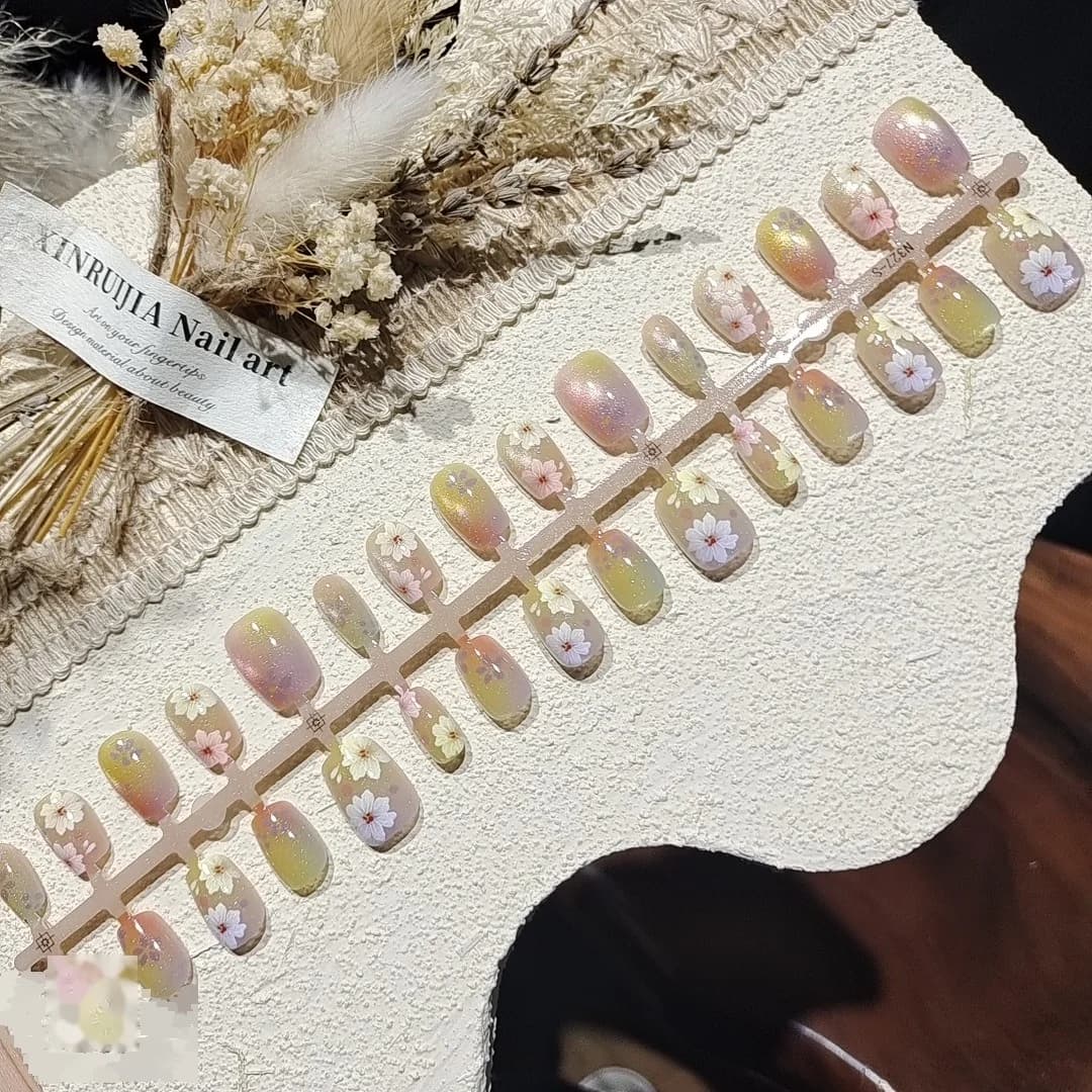 Móng tay giả dáng Ballerina ngắn họa tiết hoa hiệu ứng mắt mèo