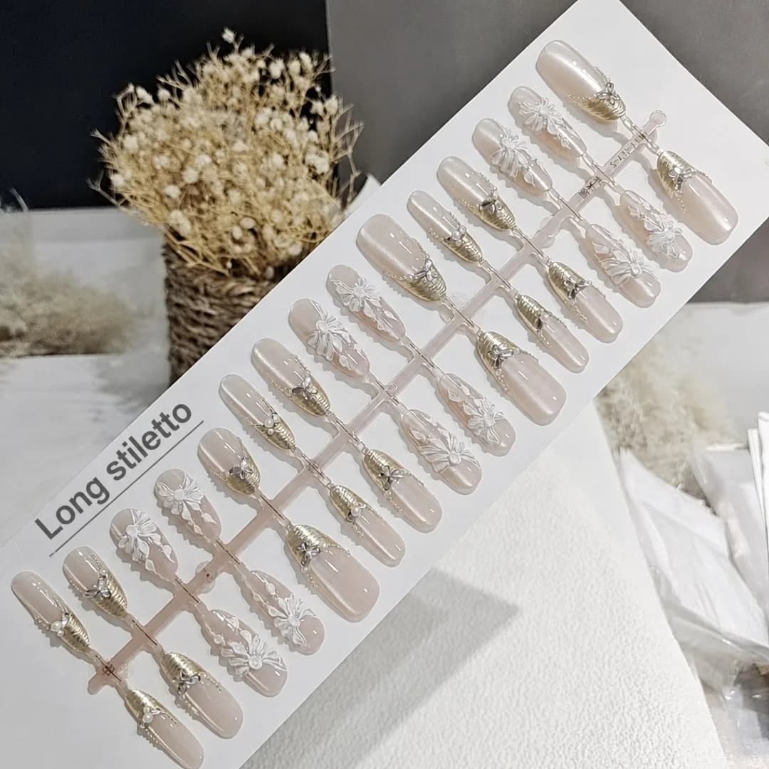 Móng Tay Dán Sẵn Họa Tiết Bướm 3D Và Hoa, Dáng Nhọn Stiletto Dài