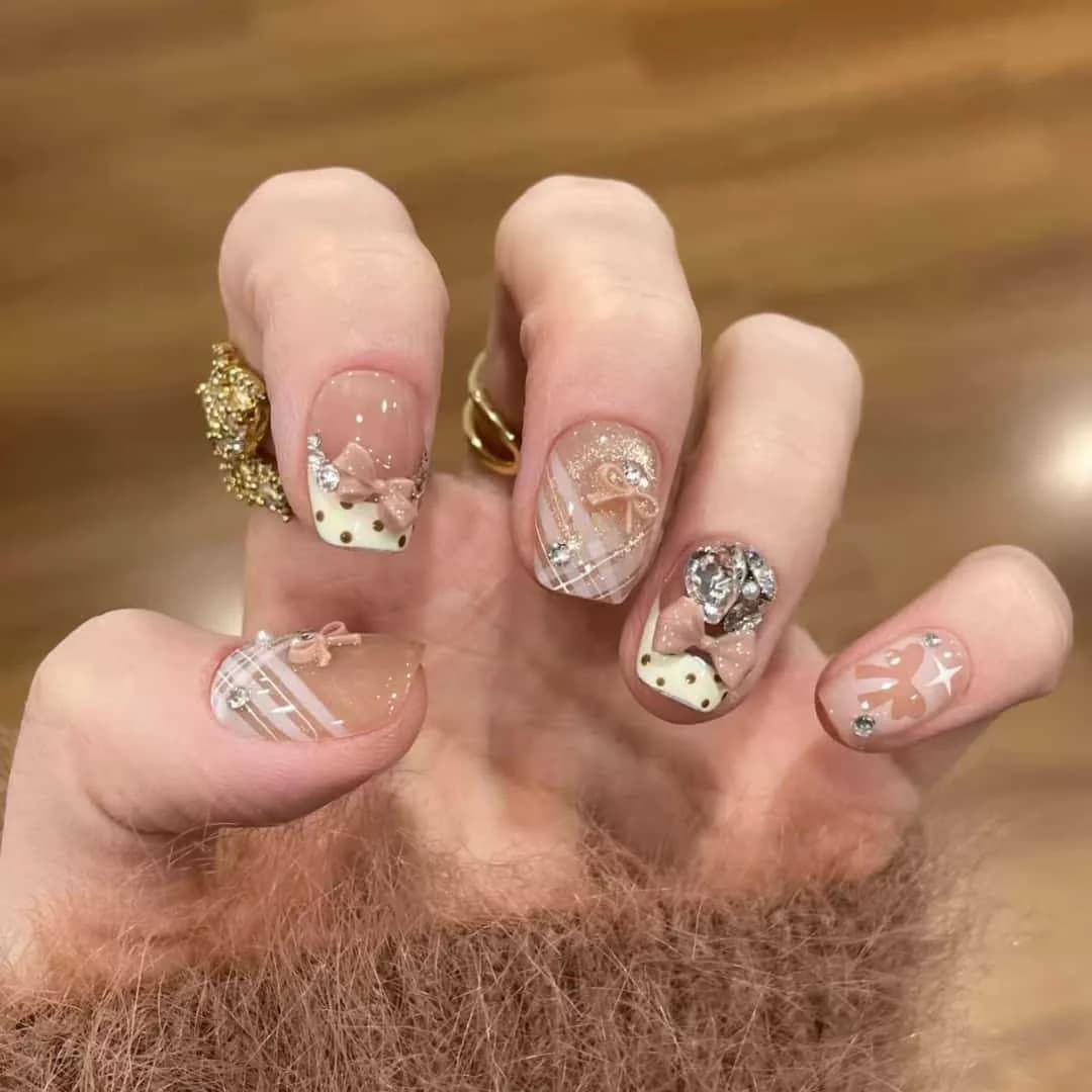 Móng Tay Đeo Sẵn French Tip Creamy Lily Cat Eye Dáng Coffin Ngắn 30 Miếng