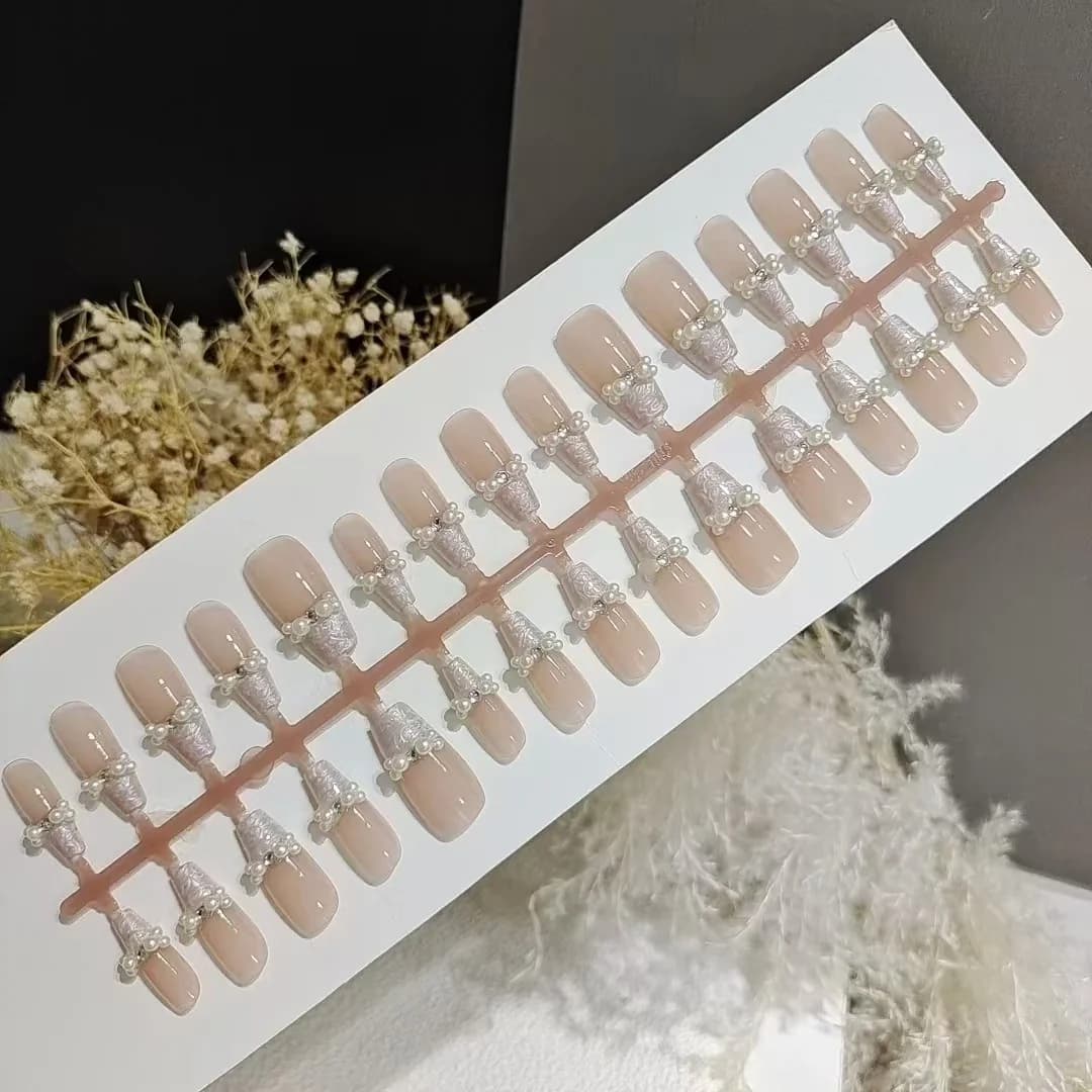 Bộ Móng Đắp Sẵn Màu Nude Khảm Ngọc Trai & Chỉ Xà Cừ