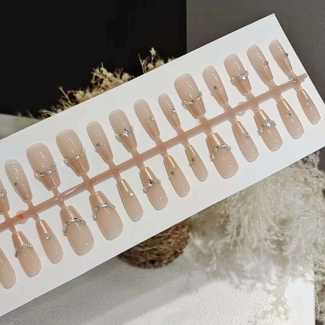 Móng Tay Dán Sẵn Kiểu Pháp Gắn Đá 30 Miếng