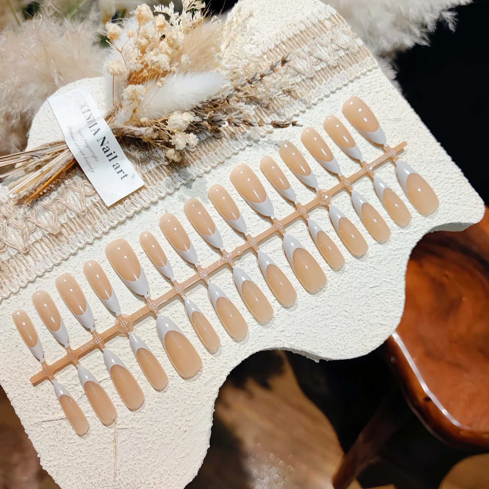 Bộ Móng Tay Giả Dán Sẵn Màu Xám Trắng Kiểu Pháp, Dáng Hạnh Nhân Dài, Đủ Cỡ
