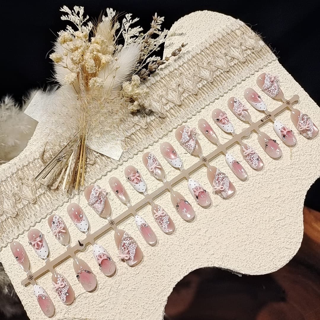 Móng Tay Giả Satin Hồng Mắt Mèo Kèm Nơ Và Đá Rhinestone