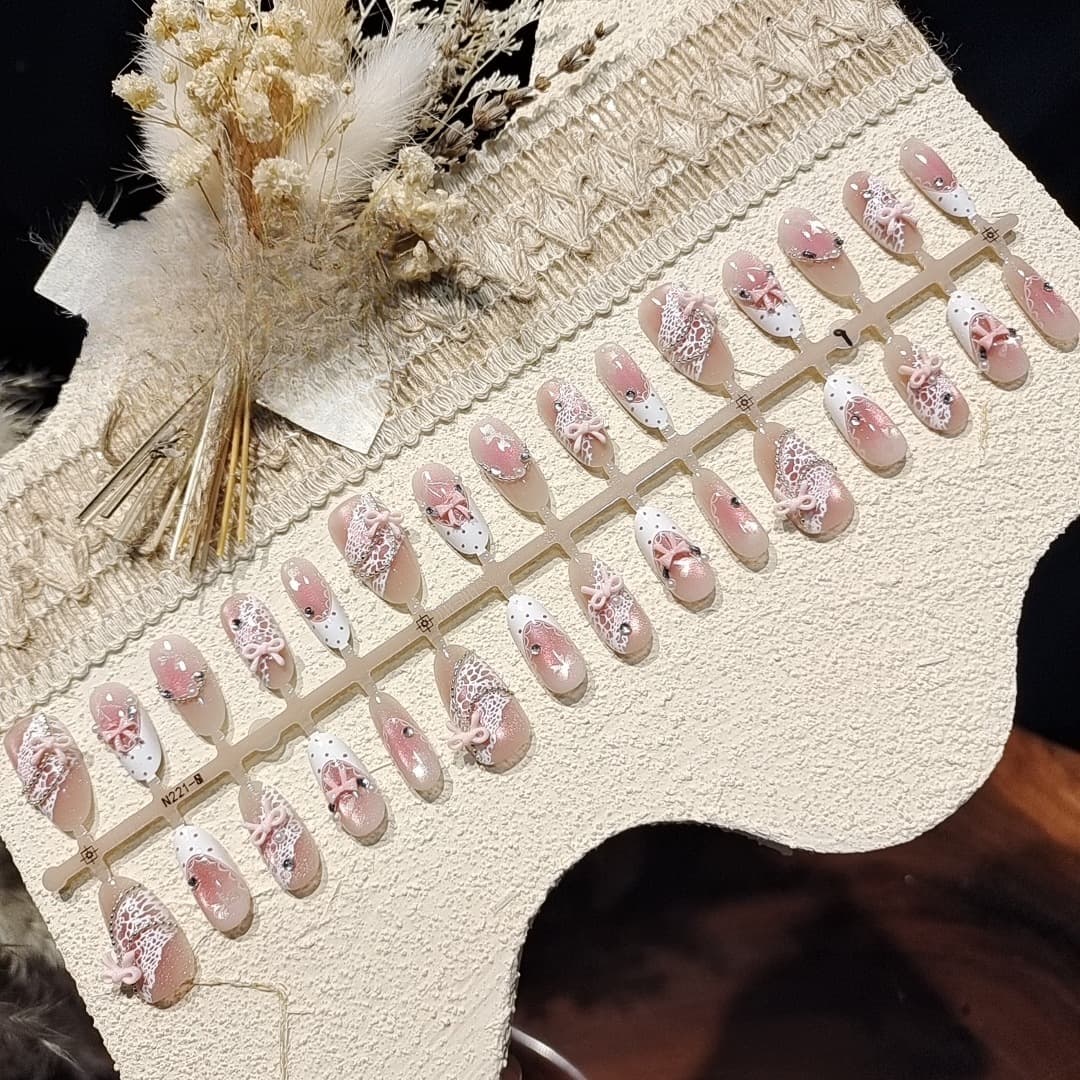 Móng Tay Giả Satin Hồng Mắt Mèo Kèm Nơ Và Đá Rhinestone