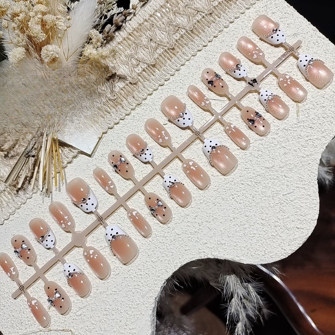 Móng Tay Dán Ngắn Oval Chấm Bi Ngọc Trai Hiệu Ứng Mắt Mèo Lấp Lánh
