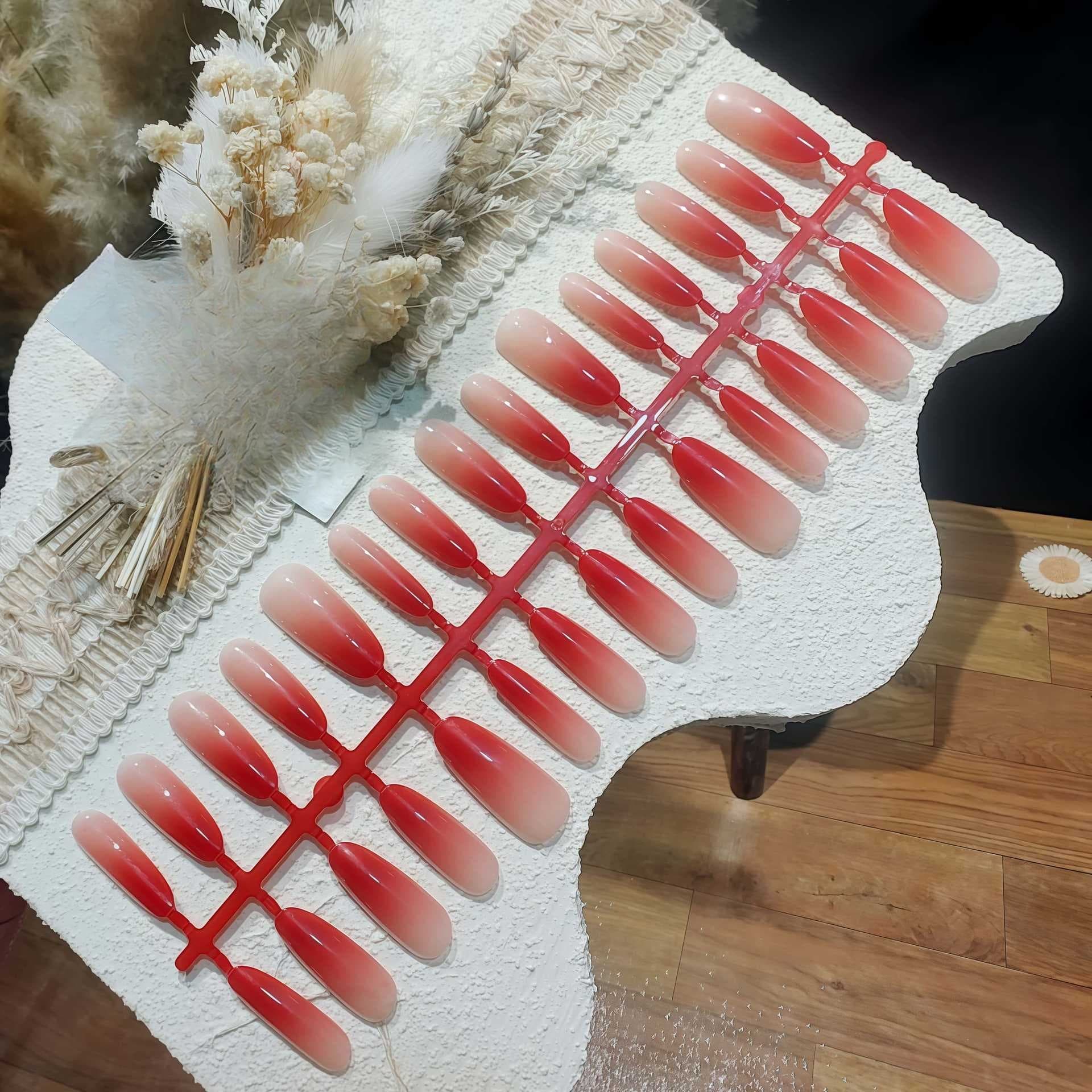 Móng tay giả oval đỏ chuyển sắc, bộ 30 chiếc